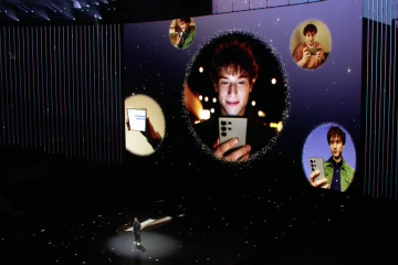 Samsung Creates Massive LED Canvas For Galaxy Launch